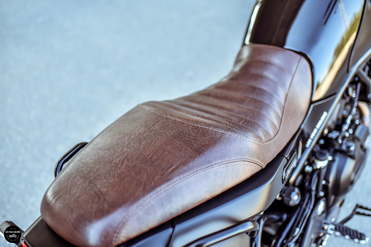 sellerie black seven benelli leoncino les vieux boulons cuir damier surpiqure
