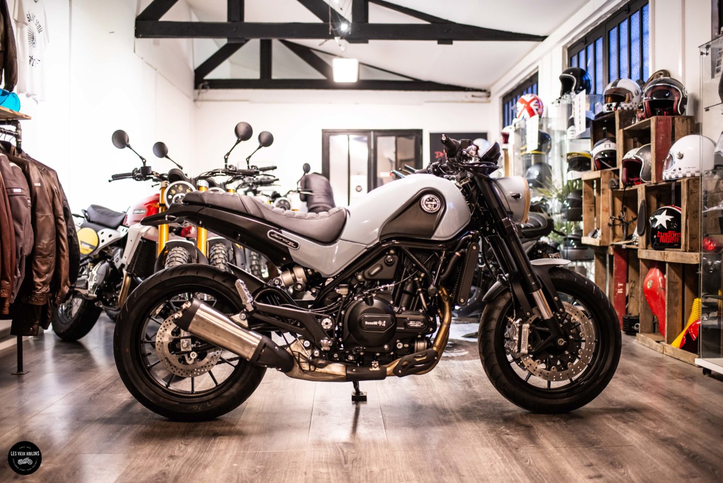 The Leoncino 500 Custom: A Lion's Roar in a Retro Package